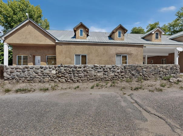 305 A&B Camino Del Sol, Espanola, NM 87532