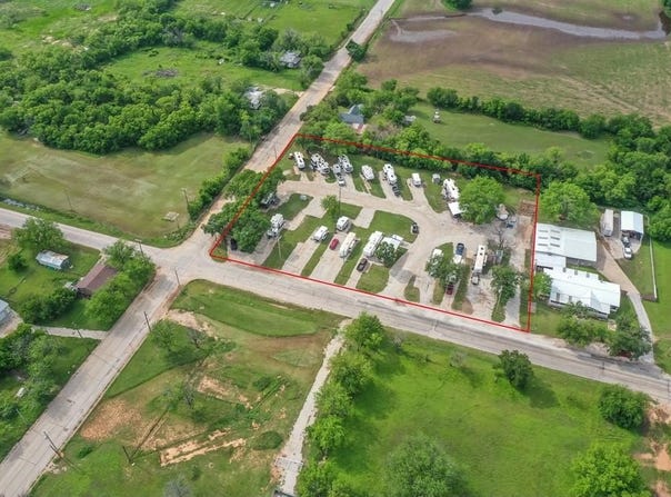 104 E Springcreek Road, Olney, TX 76374
