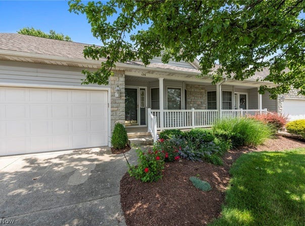 126 Augusta Drive, Elyria, OH 44035