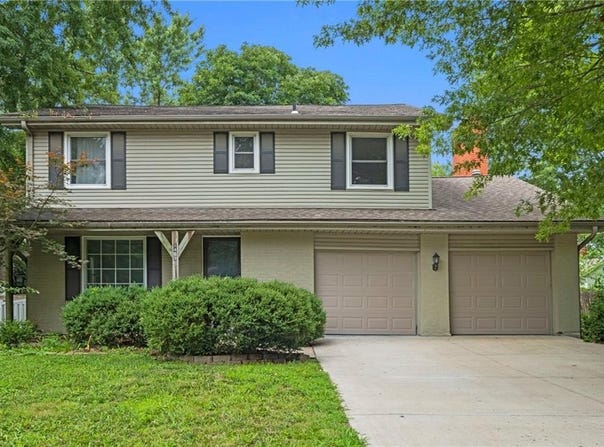 1409 E Salem Lane, Olathe, KS 66062