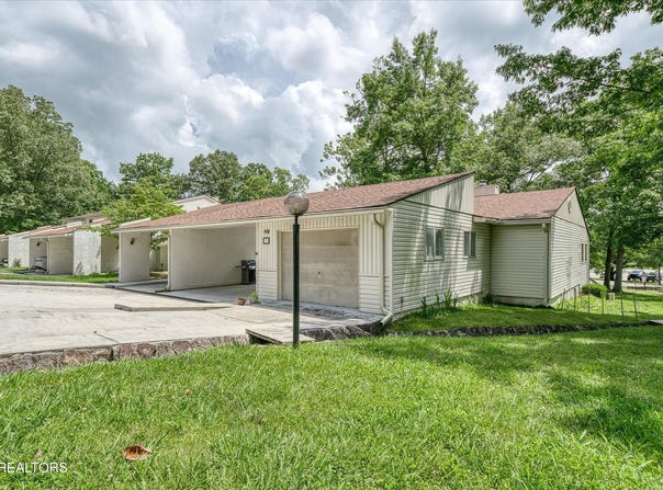 7000 Big Horn Drive, Crossville, TN 38572