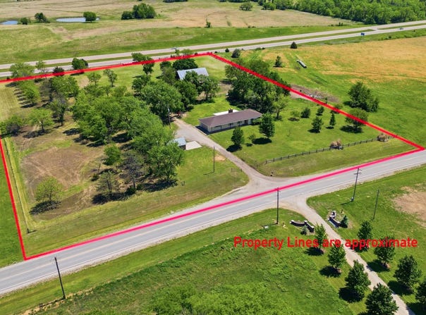 13130 S Topeka AVE, Carbondale, KS 66414