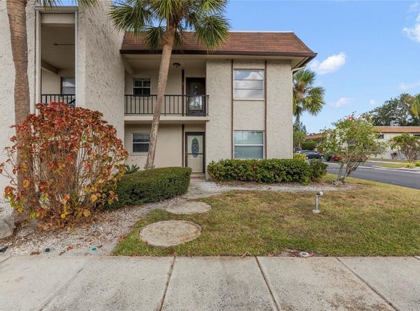 2750 E BAY DRIVE, LARGO, FL 33771