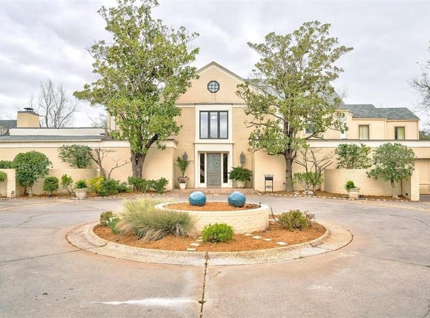 6805 Avondale Drive, Nichols Hills, OK 73116