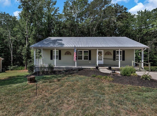 111 Jason Drive, Seneca, SC 29678