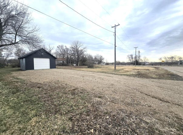 S Maple St, St. Lawrence, SD 57373