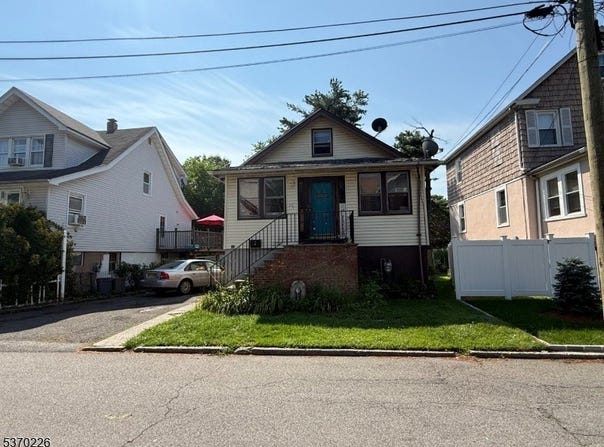 23 Henches Pl, Little Ferry Boro, NJ 07643-2016