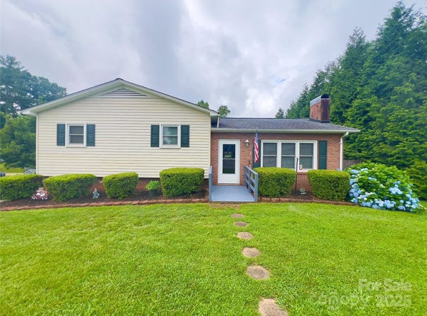 803 Bannon Place, Lenoir, NC 28645