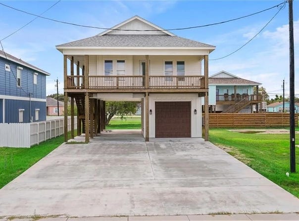 1007 S Live Oak St., ROCKPORT, TX 78382