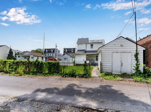 8 UMBERTO AVENUE, NEW CUMBERLAND, PA 17070