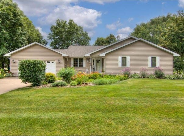 530 12th Street E, Wabasha, MN 55981