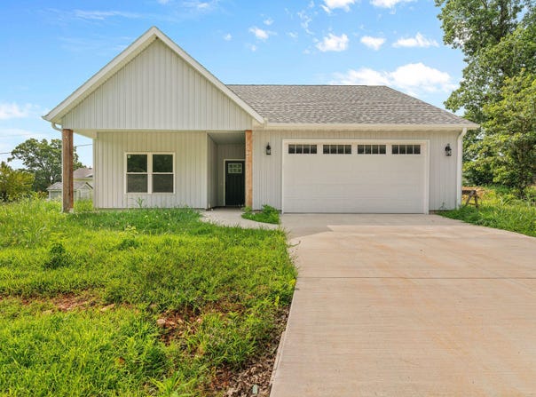 67 Thorn Rdg Road, Reeds Spring, MO 65737