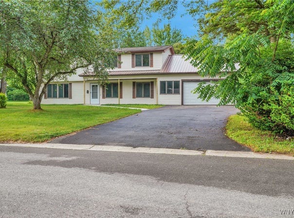 4357 Sunset Court, Lockport Town, NY 14094