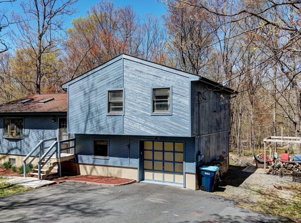235 Oak Hill Road, Hawley, PA 18428