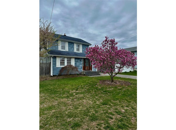 106 Roosevelt Avenue, Sayville, NY 11782
