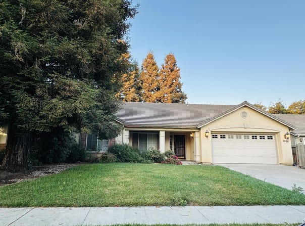 3708 S Pride Court, Visalia, CA 93277