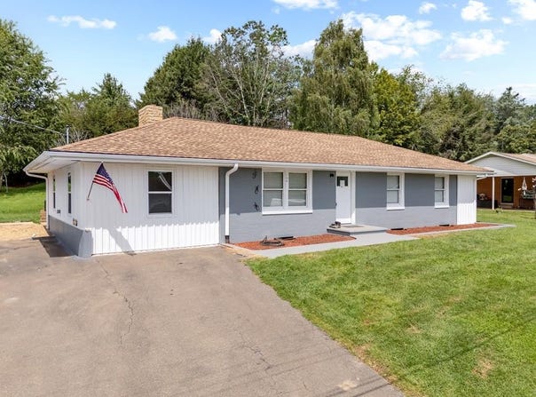 104 Morris St, Galax, VA 24333