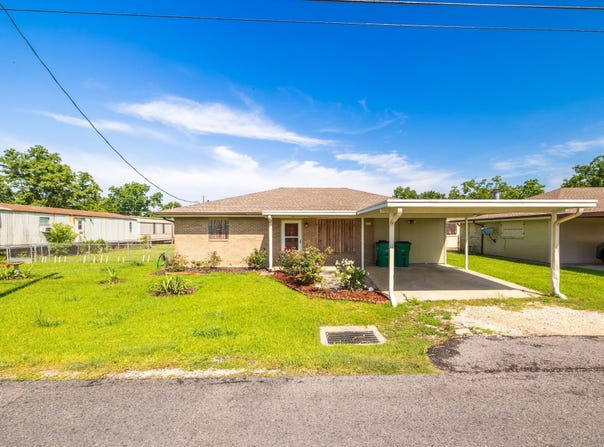 434 St Louis St, Raceland, LA 70394