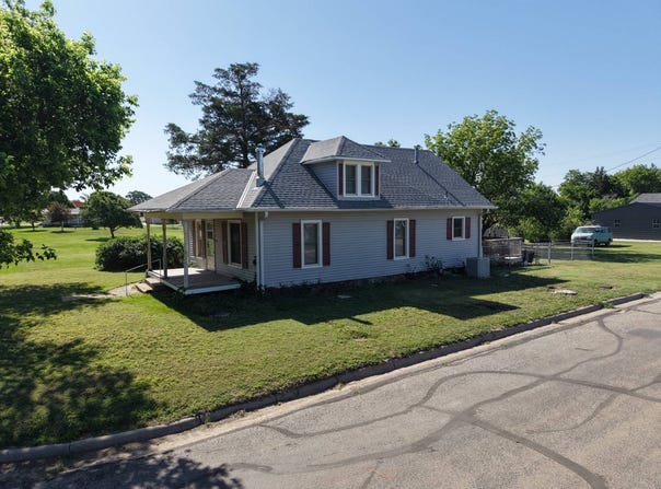 715 30th St, Wilson, KS 67490