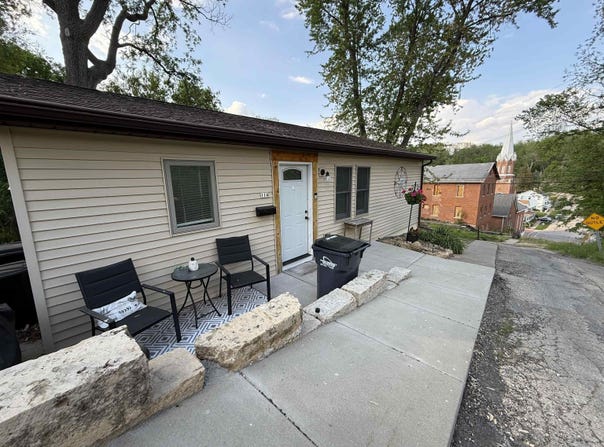 114 N High, GALENA, IL 61036