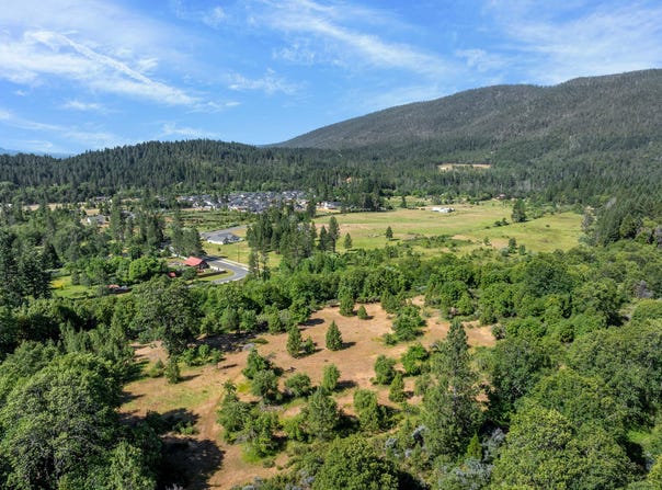580 W River Street, Cave Junction, OR 97523