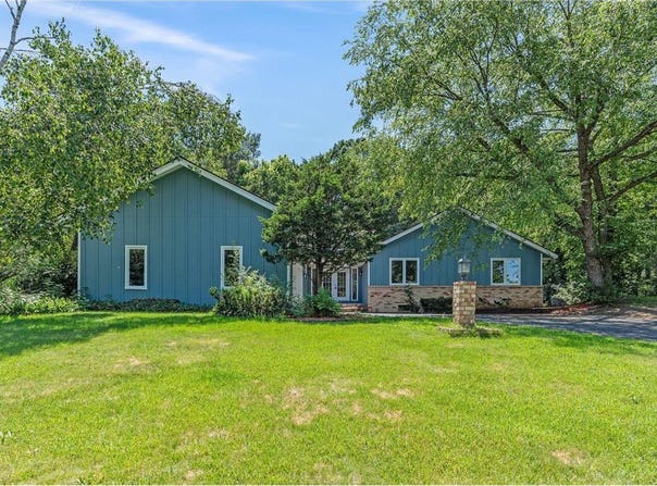 1592 Sherwood Court, Eagan, MN 55122
