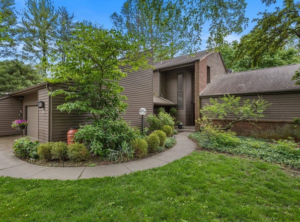 905 Barclay Court, Champaign, IL 61821