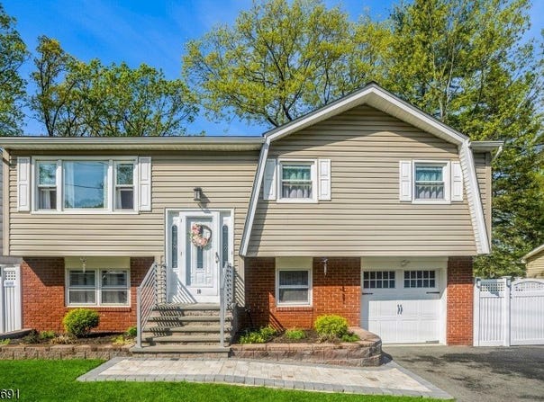 10 Tulsa Trl, Hopatcong Boro, NJ 07843-1235