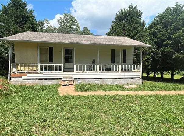 500 Camp Creek Circle, Cornelia, GA 30531