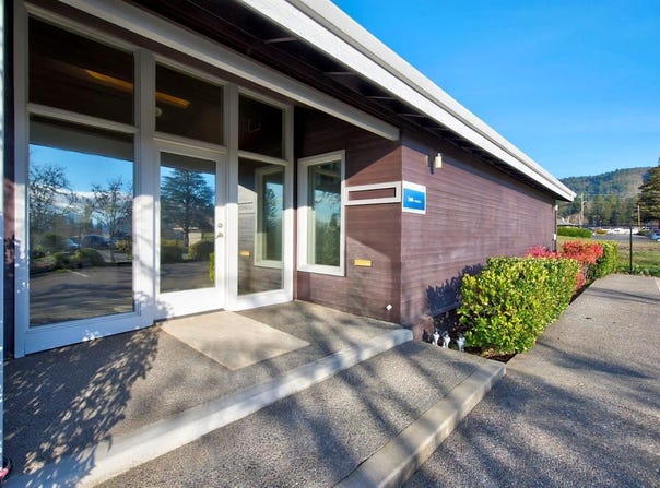 124 NW Midland Avenue, Grants Pass, OR 97526