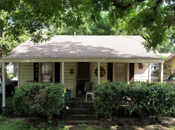 118 WOODLAND Avenue, Corsicana, TX 75110