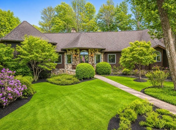 1333 LAKE DRIVE, DANIELS, WV 25832