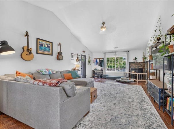 176 E Gregory Road, Central Point, OR 97502