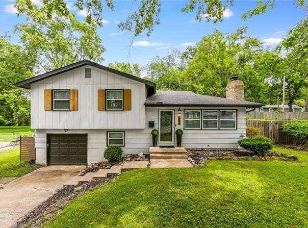 606 NW Falk Drive, Lee's Summit, MO 64063