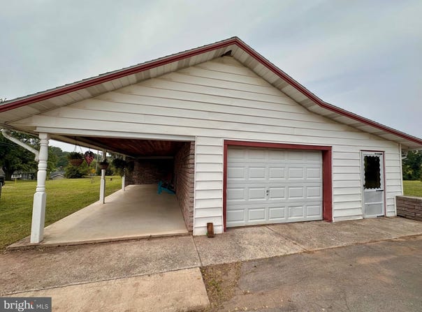 220 GRACEVILLE ROAD E, BREEZEWOOD, PA 15533