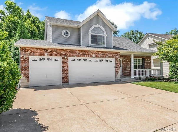 1028 Winter Lake Drive, Fenton, MO 63026