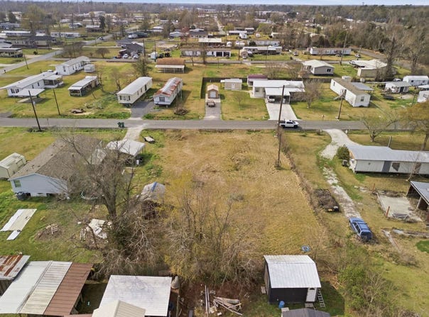 2623 Sharon Ln, Sulphur, LA 70665
