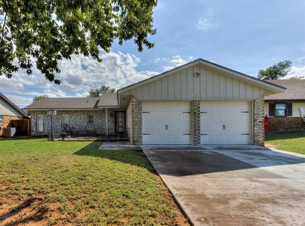 134 Chickasaw Lane, Yukon, OK 73099