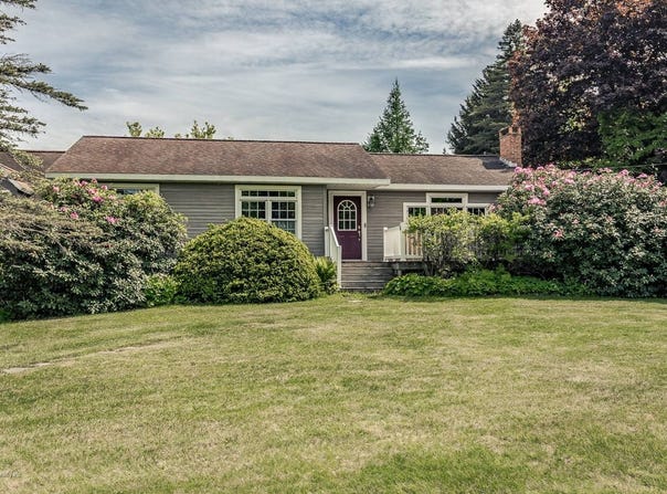 7 Western Ave, Charlton, NY 12019