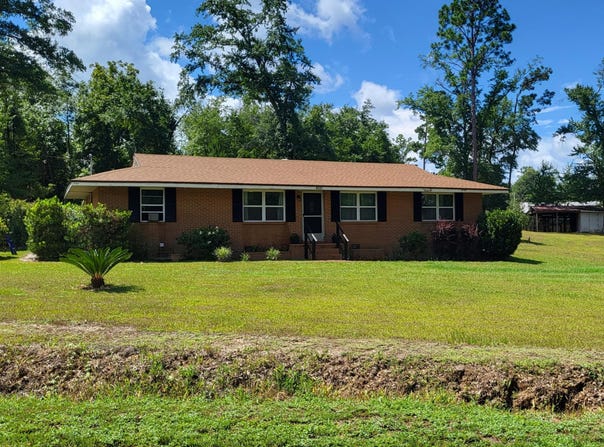 4881 Tall Pine Drive, Marianna, FL 32446