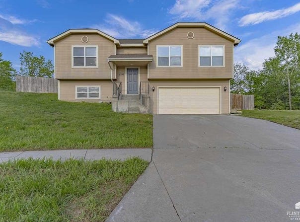2336 Fox Sparrow Court, Junction City, KS 66441