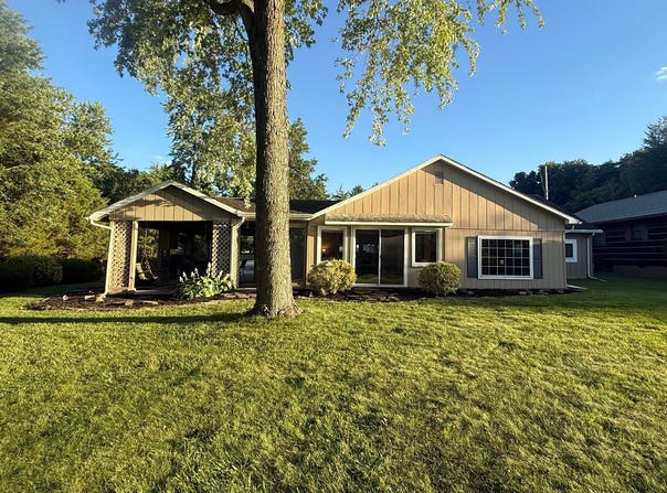 5320 E South Harbor Ln, Olney, IL 62450