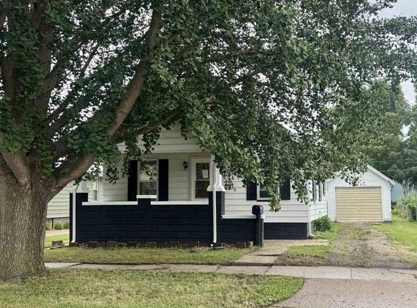 906 E LOCUST Street, Canton, IL 61520