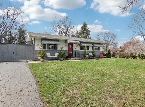 238 Frontage Road W, Northfield, IL 60093