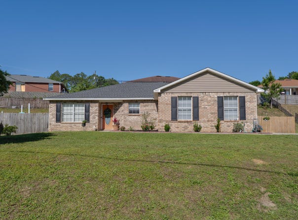 405 Bobby Drive, Crestview, FL 32536