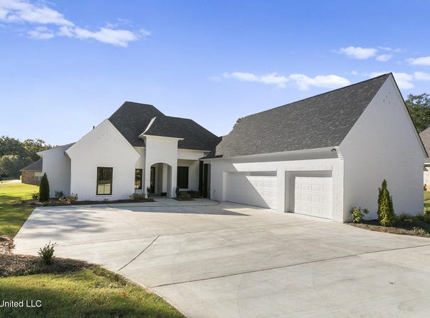 111 Grand Oak Boulevard, Clinton, MS 39056