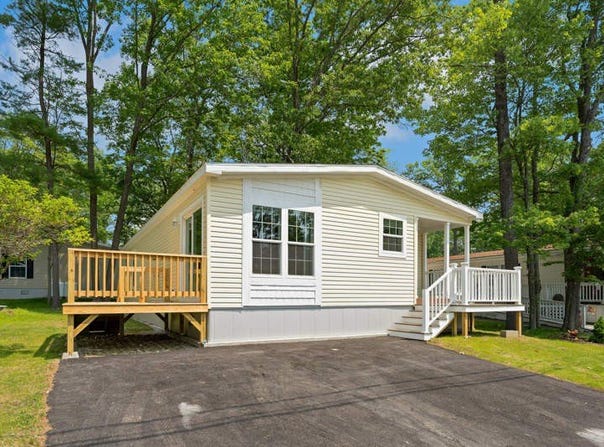 518 Canterbury Dr, Exeter, NH 03833