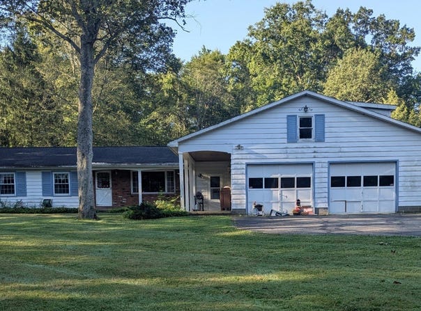 14685 Hubbard Rd, Burton, OH 44021