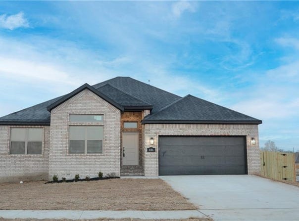 806  W Ramsey  DR, Siloam Springs, AR 72761