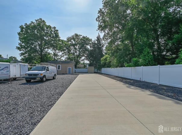 33 Bordentown Turnpike, Jamesburg, NJ 08831